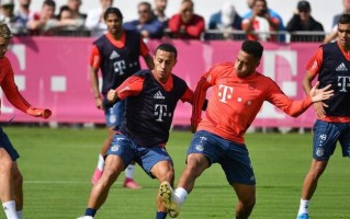 雷速直播-帕德博恩在主场战平拜仁慕尼黑，表现坚挺