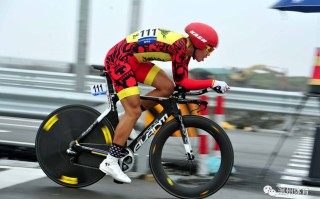 雷速直播-特立尼达和多巴哥自行车选手速度惊人，实现突破