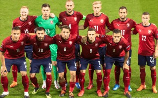 雷速官网下载-英格兰横扫捷克，挺进欧锦赛八强