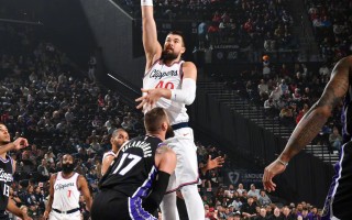 雷速-公牛客场战胜快船，取得关键胜利