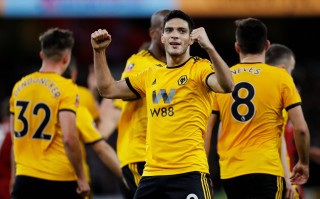 雷速官网-狼队近十场未尝败绩，成为潜在争冠热门