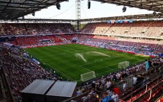 雷速直播-丹麦险胜奥地利，小组第二出线