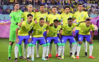 雷速直播-足球世界杯赛事中，一场激烈对决引发球迷狂热