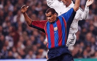 雷速官网-足球明星球员技惊四座，助球队夺冠