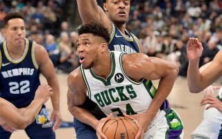 雷速官网下载-猛龙内线组合威力十足，轻取对手