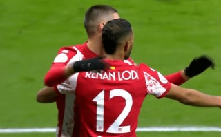 雷速直播-球队战术调整成功，横扫对手晋级