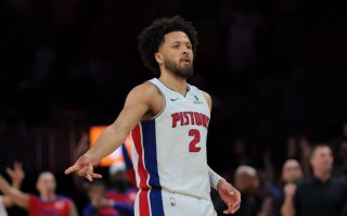 雷速直播-雄鹿队士气高昂，冲刺季后赛的决赛之路