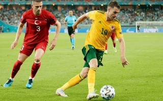 雷速直播-威尔士队在主场击败对手，迈进欧洲杯之路