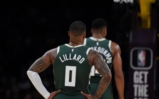 雷速官网-雄鹿二度输球，字母哥一人难撑大局