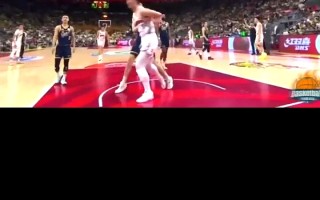 雷速直播-激烈角逐惊险不断球员奋勇拼搏