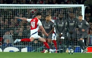 雷速直播-阿森纳客场遭遇失利，欧战希望受到挑战