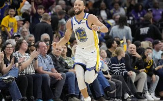 雷速直播-勇士全队表现出色，轻松取胜