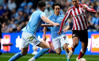 雷速官网-桑德兰前锋多次铲球，受伤下场