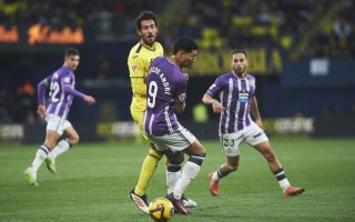 雷速直播-利用伤停补时，布尔斯尔比锁定比利亚雷亚尔胜局