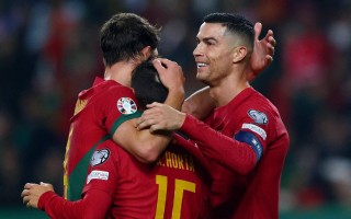 雷速直播-欧国联比赛：球员们斗志昂扬，力争胜利