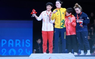 雷速-德国小将在柔道比赛中勇夺金牌