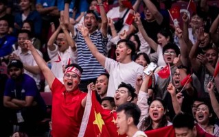 雷速官网-年轻球员登场表现抢眼，帮助球队逆转比赛