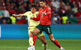 雷速直播-荷兰挑战葡萄牙，谁能笑到最后