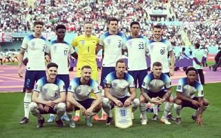 雷速官网下载-英格兰队防守稳固，战胜对手晋级