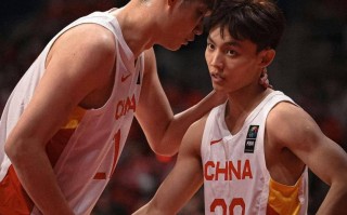 雷速官网下载-公牛队遇困境，球员交流寻找突破之道