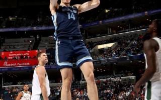 雷速官网-雄鹿逆转灰熊，赢得关键一战