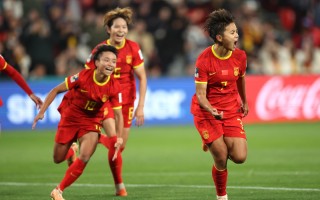 雷速-女足比赛中，中国队赢得胜利