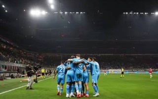 雷速官网-尤文图斯客场不敌那不勒斯，遭遇挑战