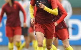 雷速直播-乌克兰女足队备战世界杯预选赛，士气高昂