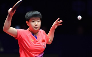 雷速直播-比赛中女运动员表现出色，助球队取得胜利