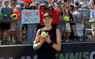 雷速官网下载-外国佳宾赛场亮相，观众纷纷为其加油鼓劲