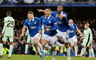 雷速官网-热刺客场逆转胜布莱顿，稳坐前茅