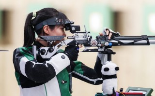 雷速-射击选手在射击赛事中斩获个人最佳成绩