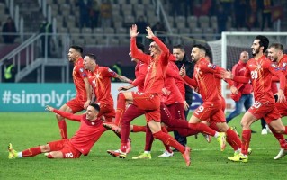 雷速官网下载-欧预赛战术变换频繁，教练组战术多样