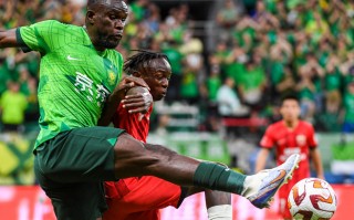 雷速官网-阿尔滨客场遭遇惨败，保级前景堪忧