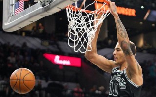 雷速官网-亚历山大·梅尔滕斯门兴格拉德巴赫的射手