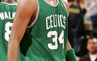 雷速-雄鹿连得15分反超，力挫对手夺胜