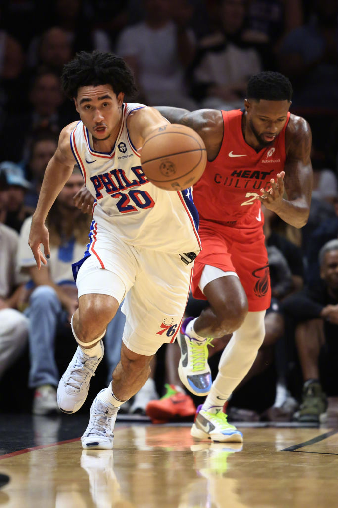 雷速官网-76人逆转热火，赢得总决赛关键的第六场比赛-第1张图片-雷速官网