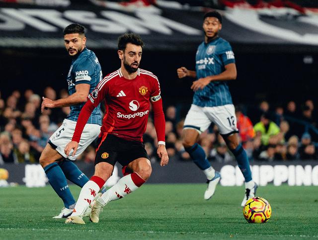 雷速官网下载-曼联踢进八强，红魔成功晋级-第1张图片-雷速官网