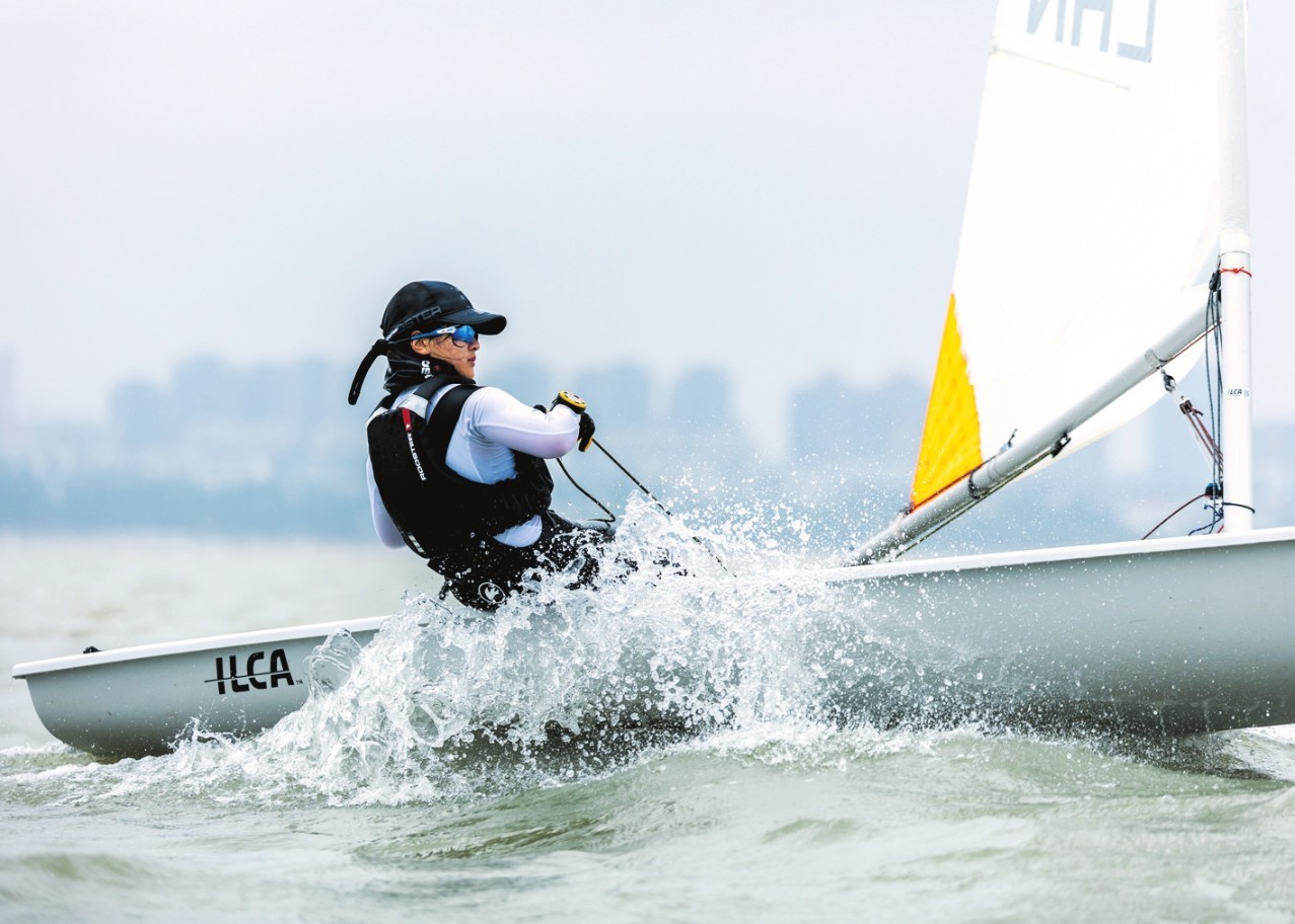 雷速直播-瑞士帆船选手表现抢眼,登顶领奖台-第2张图片-雷速官网 雷速直播-瑞士帆船选手表现抢眼,登顶领奖台-第2张图片-雷速官网