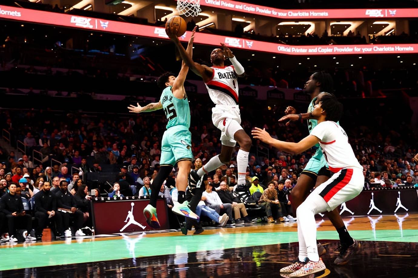 雷速官网下载-开拓者击败热火，客场豪取四连胜-第2张图片-雷速官网