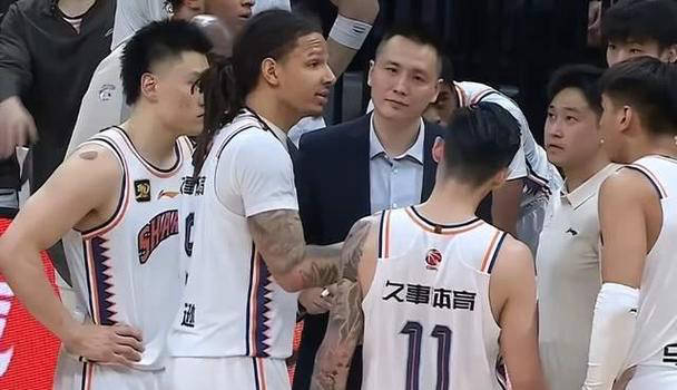 雷速官网-球员受伤成焦点，球队备战困难重重-第2张图片-雷速官网