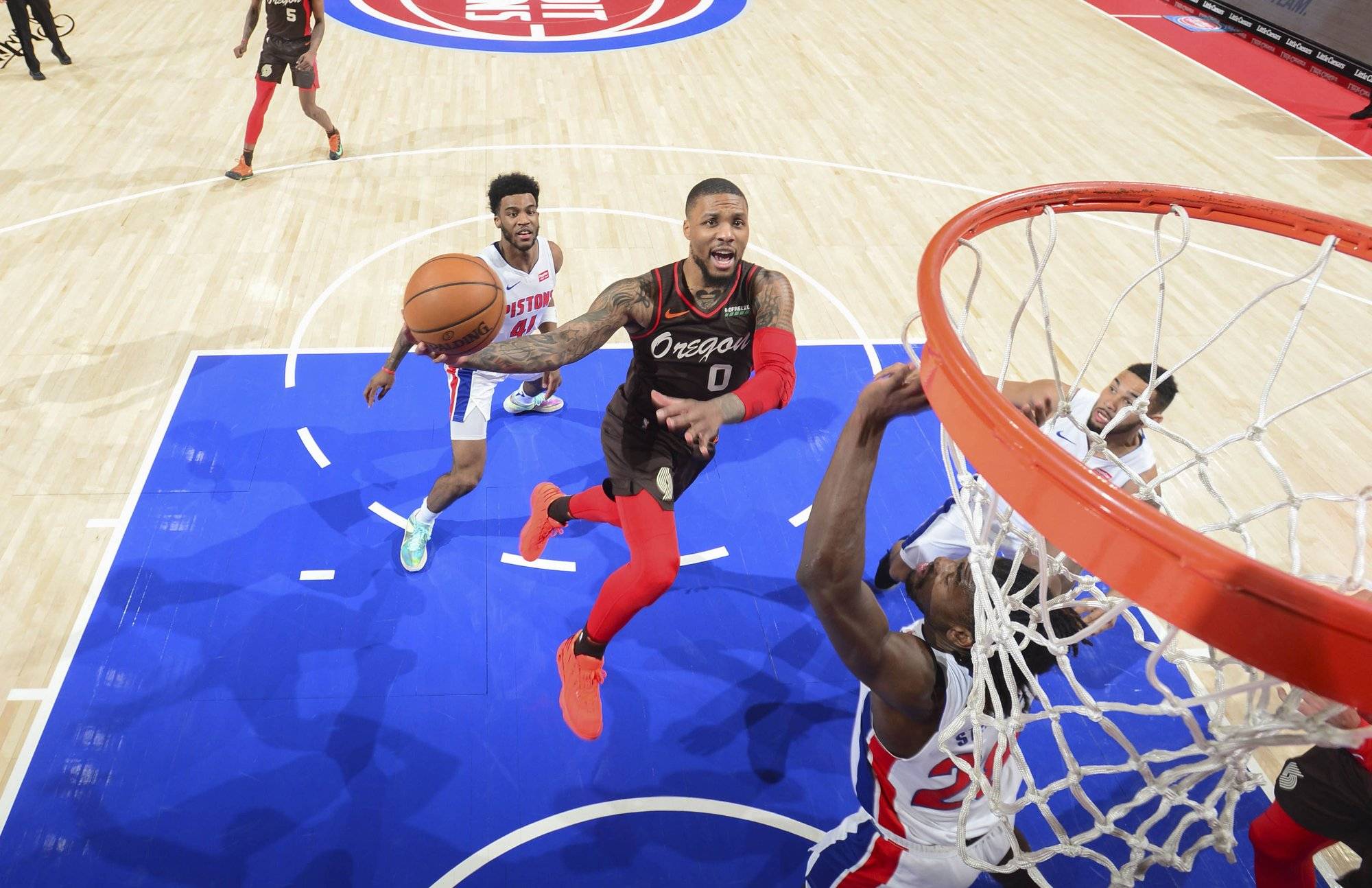 雷速官网-夏蒙尼坚韧不拔，抗敌为赢展现实力-第1张图片-雷速官网