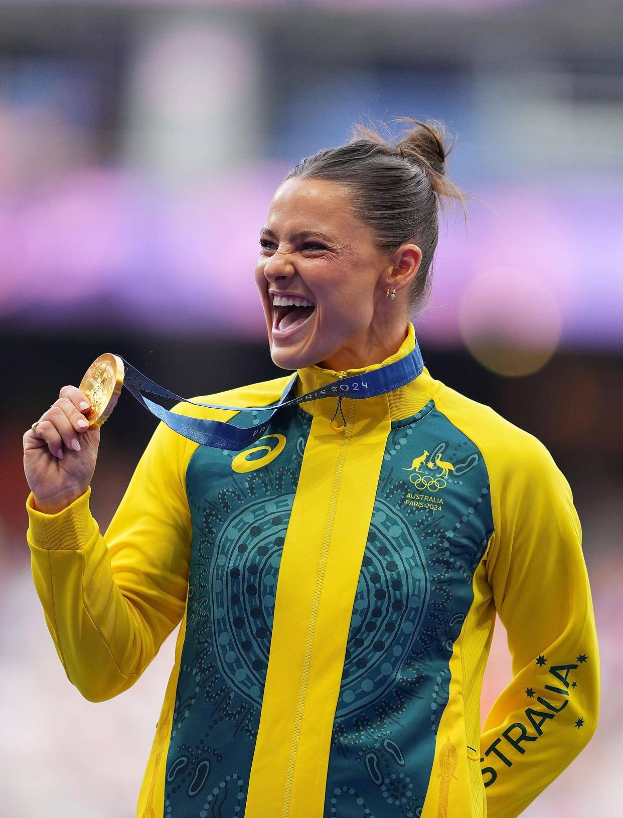 雷速官网-欧洲女子足球运动员勇夺桂冠-第1张图片-雷速官网