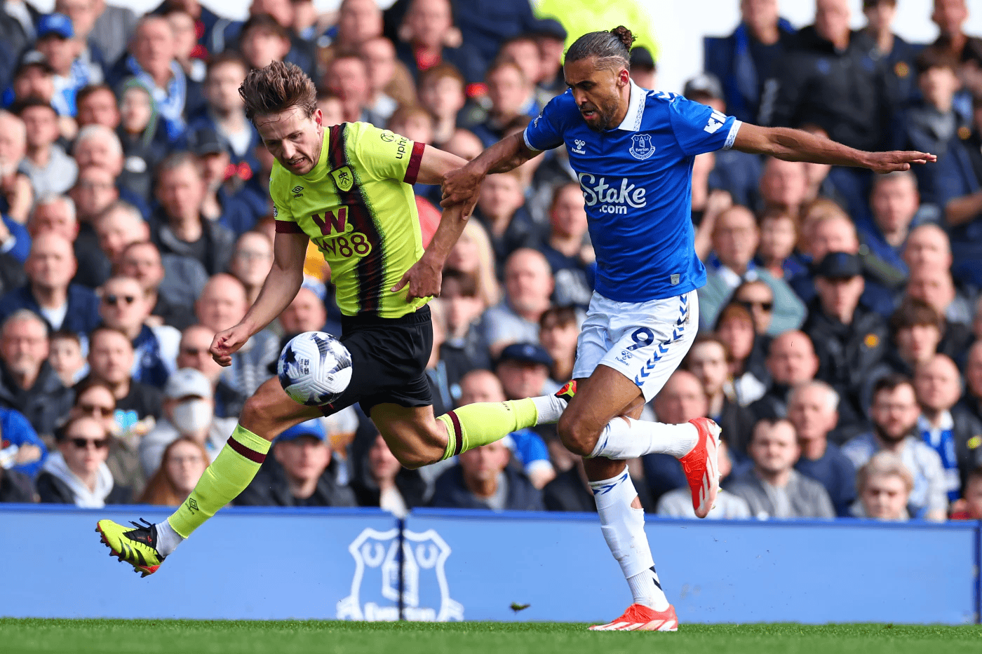 雷速官网-巴伦西亚逆转战胜对手，重返欧战席位-第1张图片-雷速官网