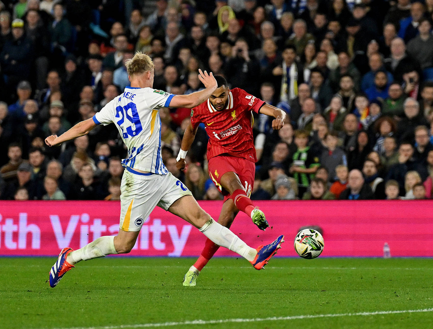 雷速官网下载-利物浦两球胜阿贾克斯，成功晋级八强-第2张图片-雷速官网