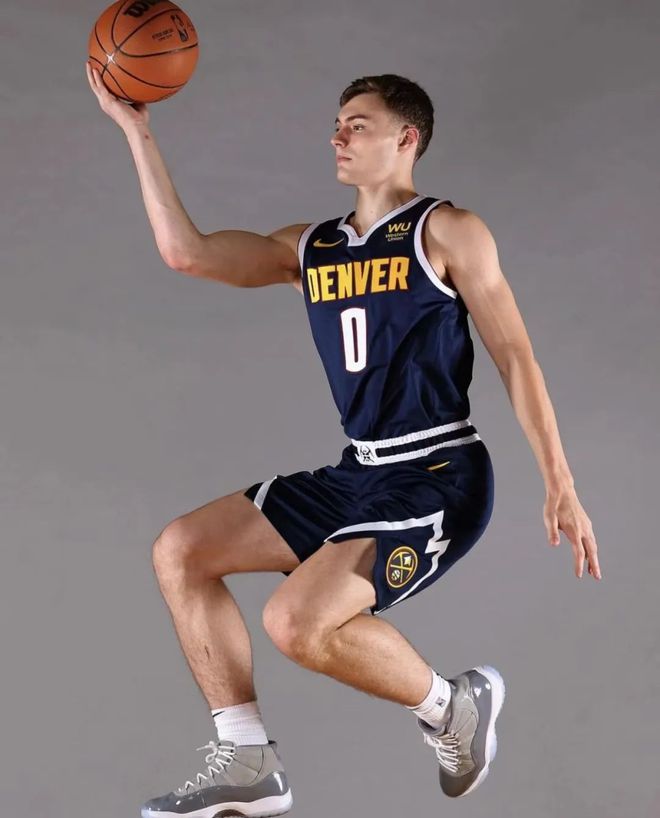 雷速直播-掘金队年轻球员崭露头角，逐渐融入球队战术体系-第1张图片-雷速官网