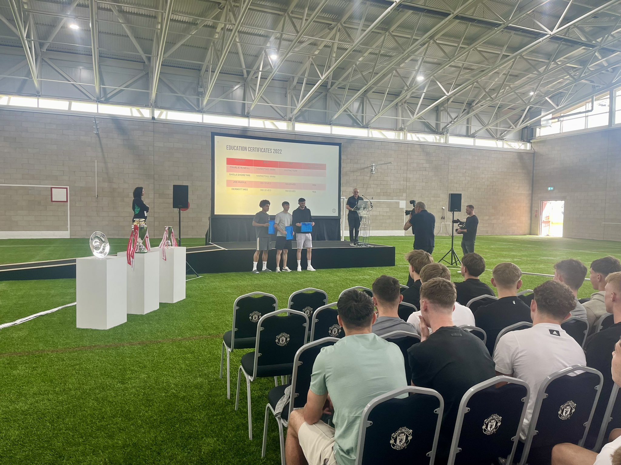 雷速官网-曼联青训新星涌现，是否能成为将来球队的中坚力量？-第2张图片-雷速官网