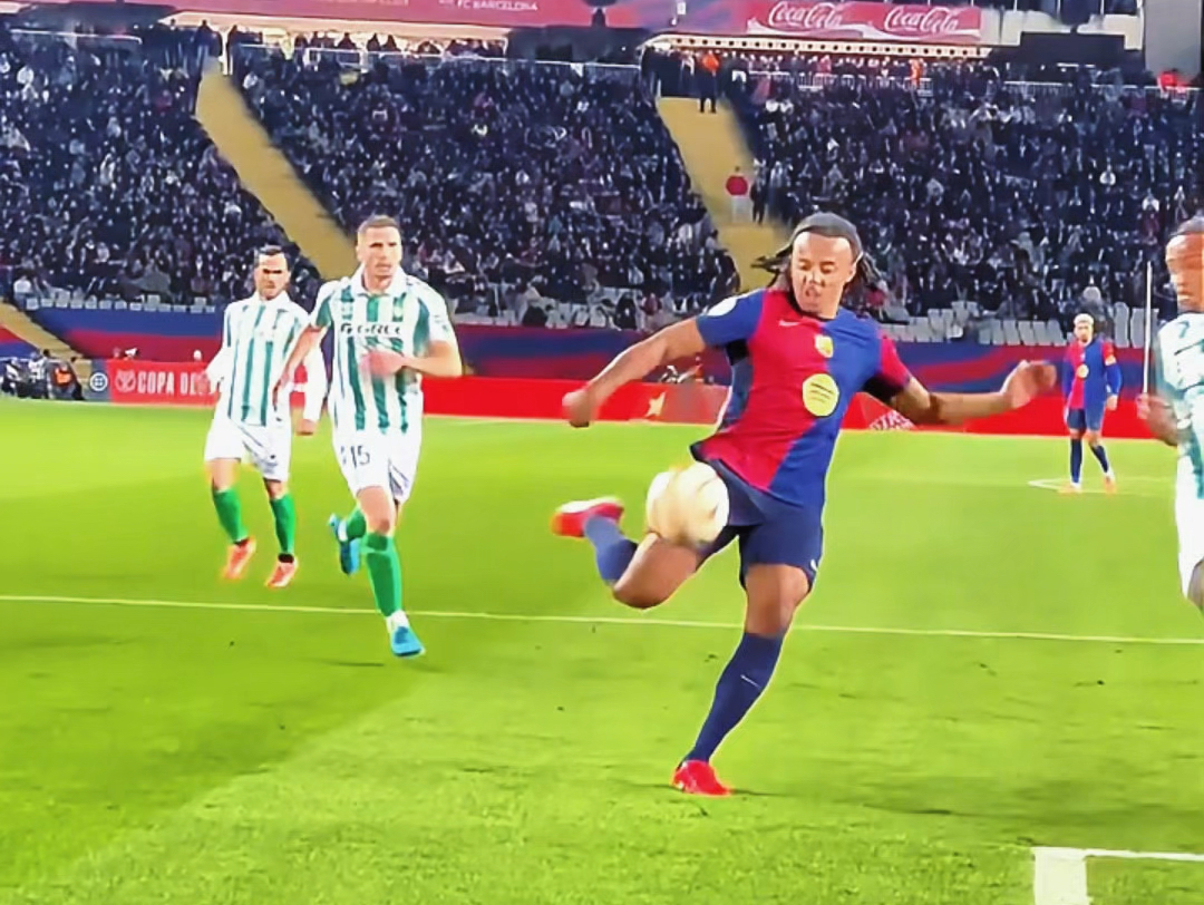 雷速官网-巴萨后卫防守严密，对手难以得分-第1张图片-雷速官网