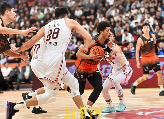 雷速-外援表现出色，国内联赛篮球队实现反弹-第1张图片-雷速官网