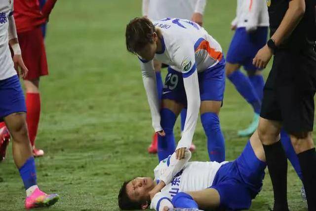 雷速官网-意外上演！球员突发伤情，球队不敌对手-第1张图片-雷速官网